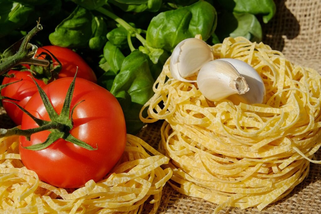 Rohkem kui lihtsalt kohvik – kuidas maailma maitsed õpetasid erivajadustega inimestele iseseisvust ja eluks vajalikke oskusi noodles, tagliatelle, pasta, tomatoes, basil, food, vegetarian, italian, meal, fresh pasta, raw, raw pasta, ingredients, italian cuisine, italian food, food preparation, noodles, pasta, pasta, pasta, pasta, food, food, italian, italian food, italian food, italian food, italian food, italian food