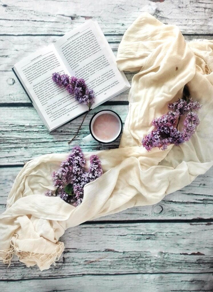 Üks aus vestlus õigel ajal oleks võinud muuta kogu järgnevat sündmuste ahelat. book, lilac, flower background, flower wallpaper, flowers, beautiful flowers, cocoa, drink, nature, reading, hobby, layout