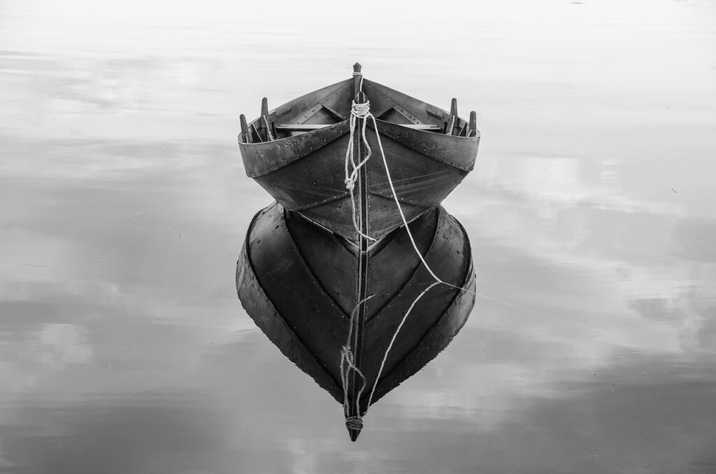 Ma tunnen kaasa, aga ma ei kanna enam kogu maailma oma õlgadel. boat, water, rope, lake, wooden boat, shore, anchor, reflection, nature, calm, peaceful, monochrome