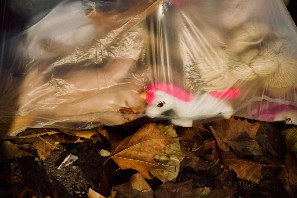 Mõnikord just nii paranemine välja näebki. Plastic bag with children's toy among fallen autumn leaves outdoors.